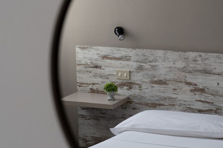 Room 9 of 39