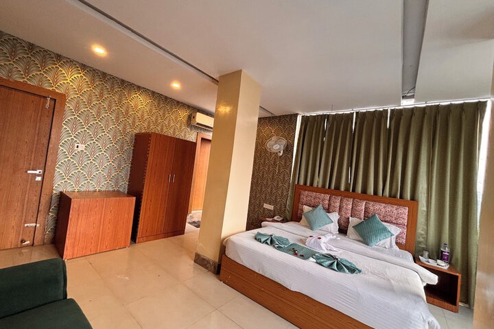 Room 8 of 36