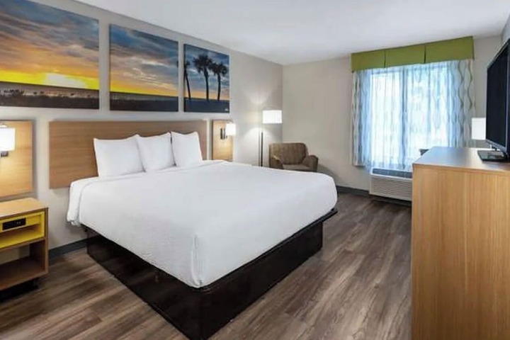 Room 3 of 11