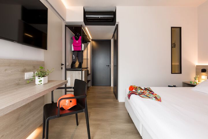 Room 6 of 119