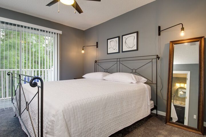 Room 4 of 27
