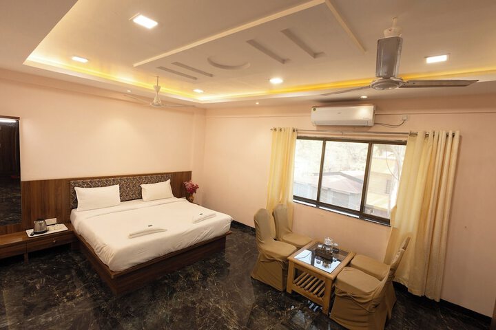 Room 14 of 37
