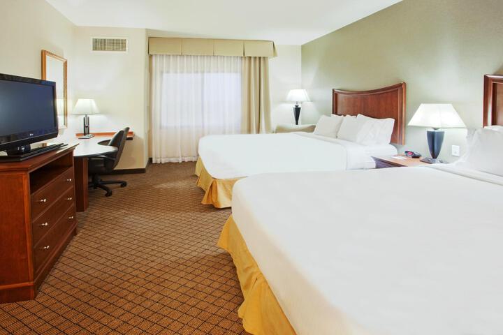 2 Queen Beds (4 of 7)