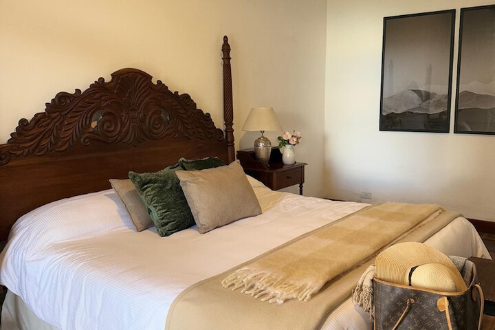 Room 10 of 33