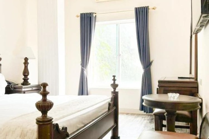 Room 15 of 50