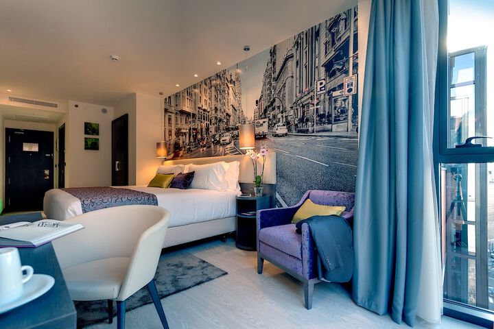 Room 28 of 153