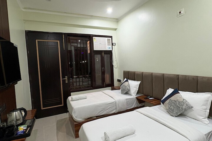 Room 5 of 33