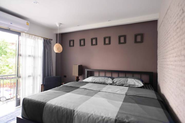 Room 20 of 102