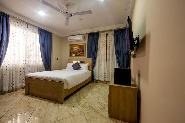 Room 15 of 130