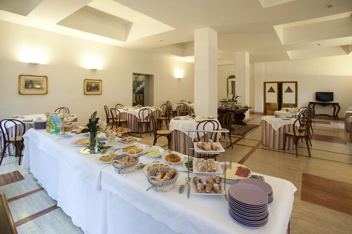 Breakfast/Coffee Service 20 of 42