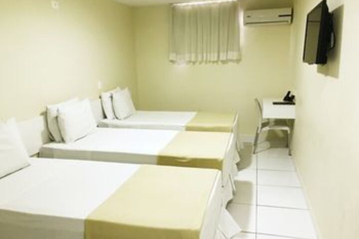 Room 32 of 43