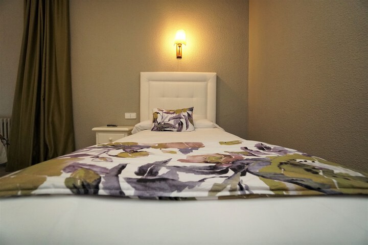 Room 9 of 27