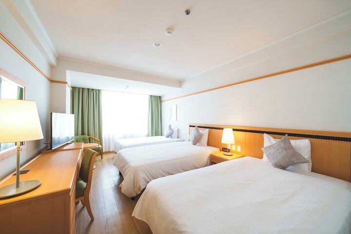 Room 12 of 42
