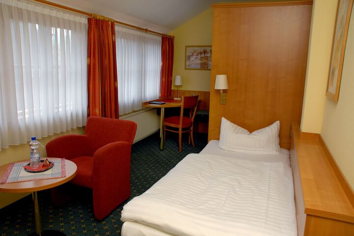 Room 5 of 34