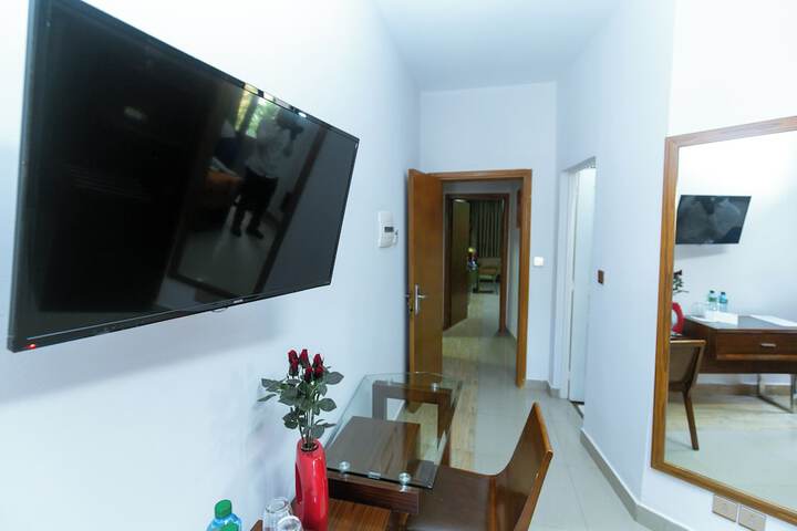 Room 4 of 18