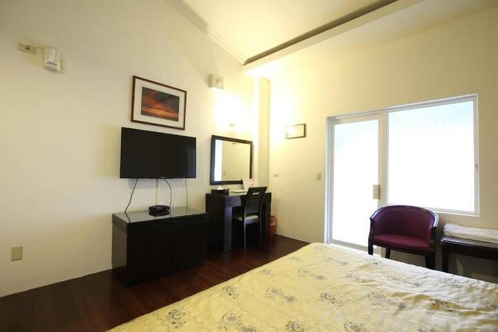 Room 10 of 33