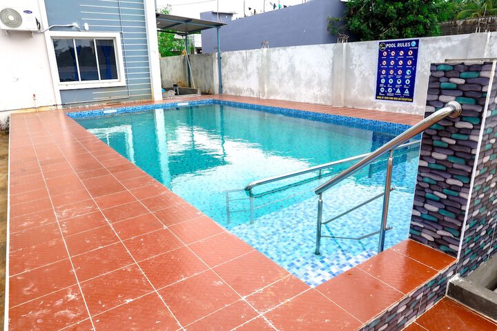 Pool 10 of 13