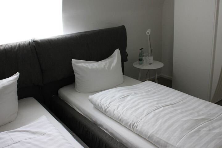 Room 10 of 32
