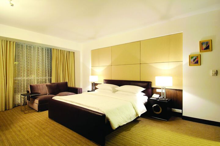 Room 5 of 132