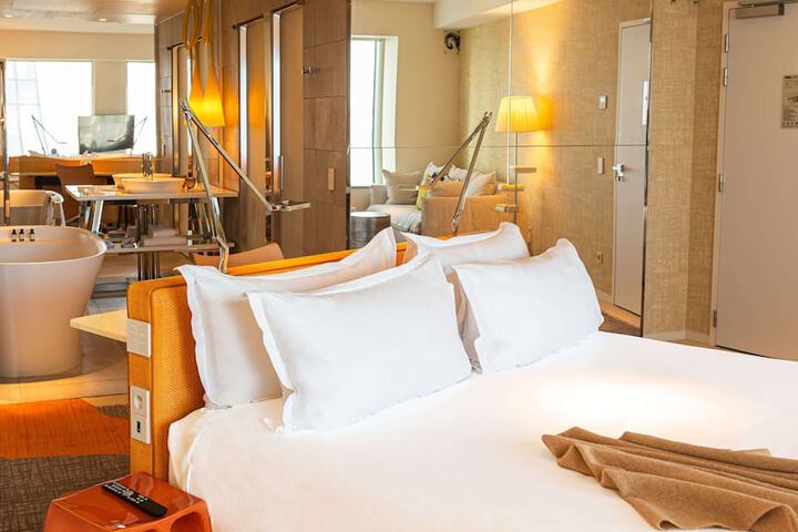 Room 2 of 94
