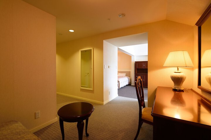Room 18 of 102