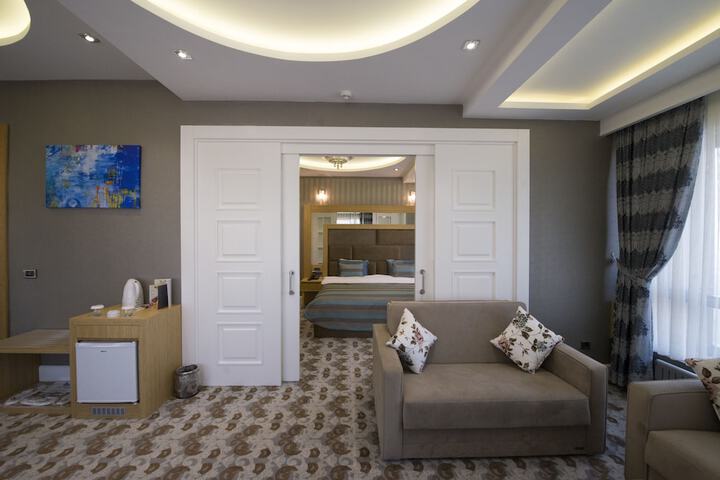 Room 25 of 43