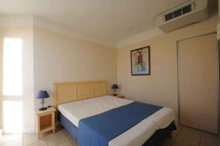 Room 4 of 9