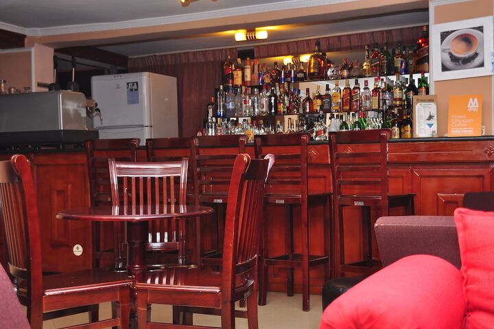 Lounge 72 of 96