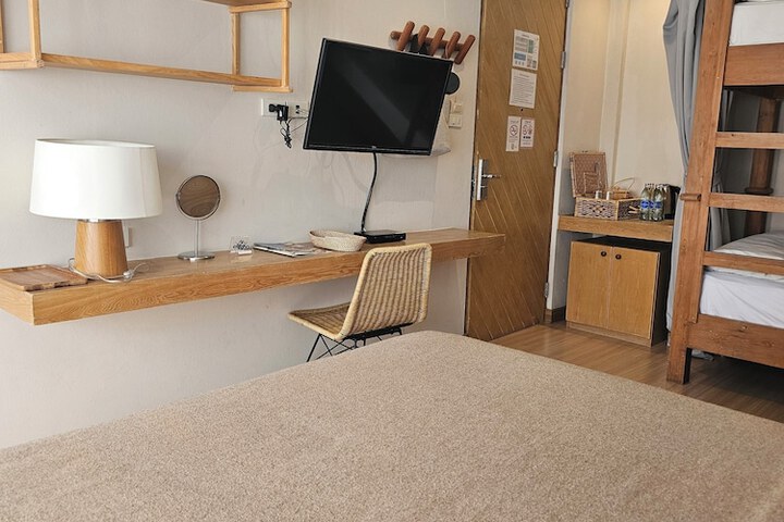 Room 66 of 158