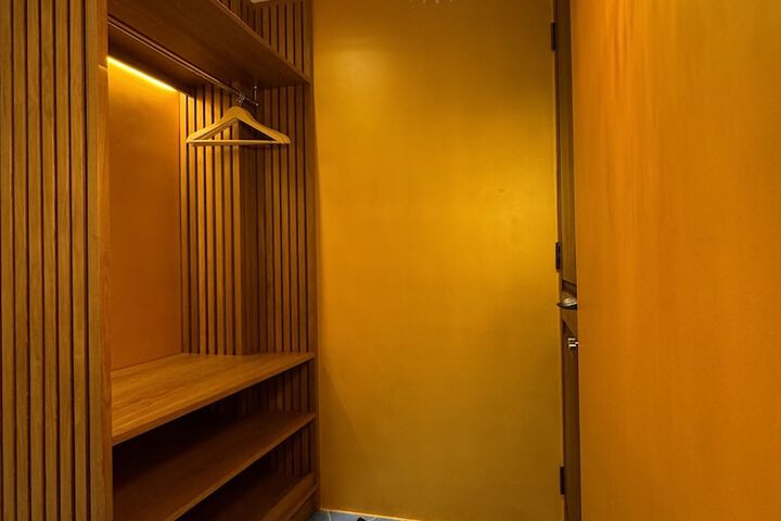 Room 13 of 40