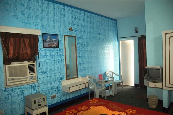 Room 6 of 65