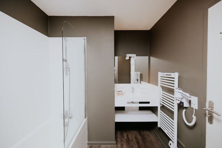 Room 27 of 52
