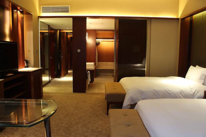 Room 6 of 71