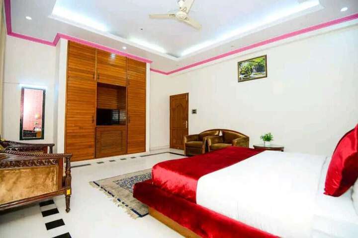 Room 2 of 27