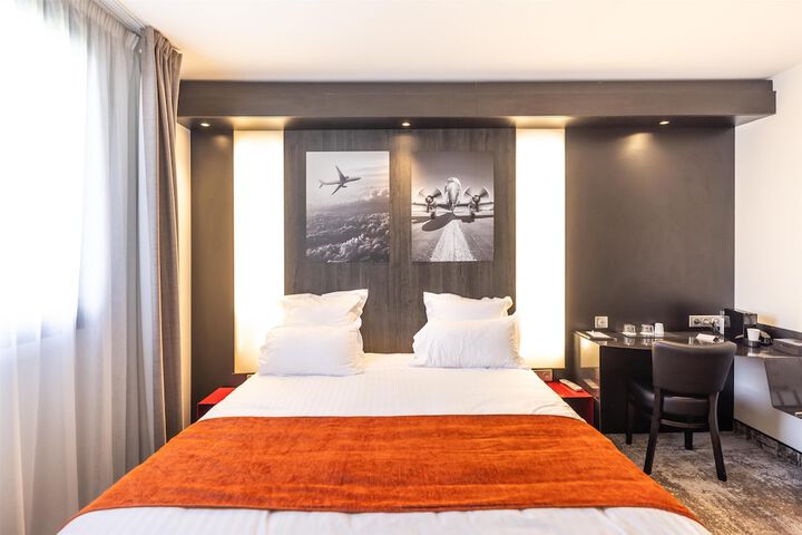 Room 25 of 77