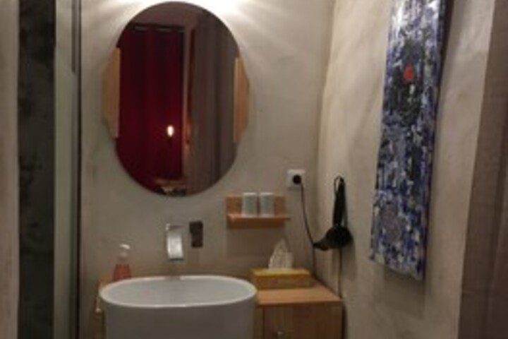 Room 7 of 49