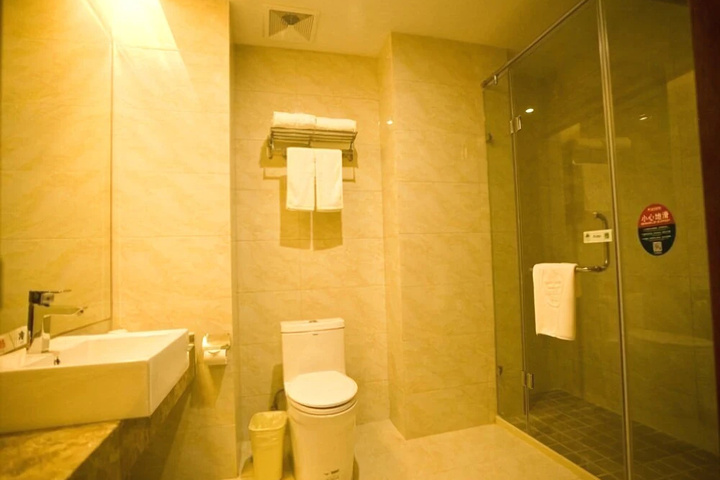 Room 8 of 16