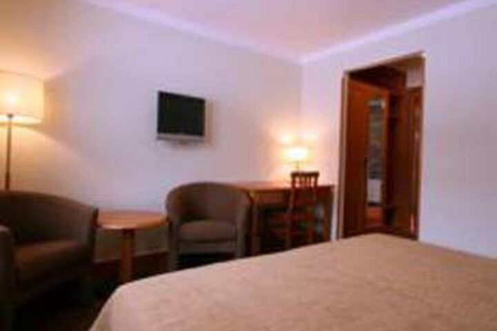 Room 3 of 7
