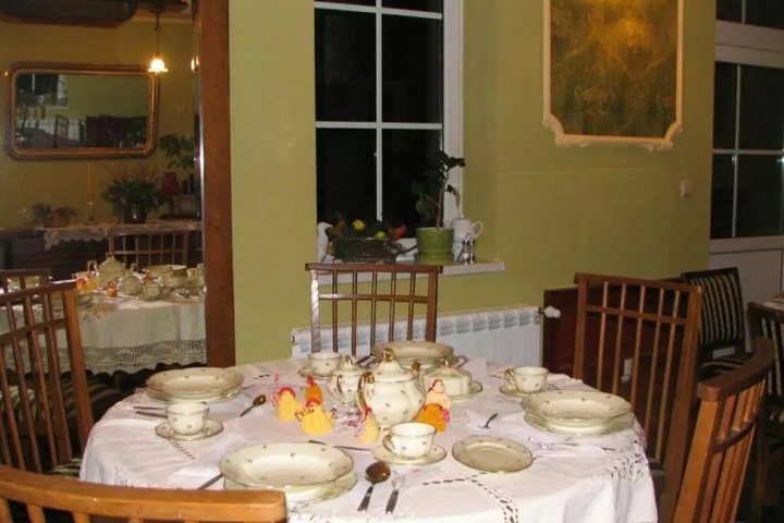 Dining 10 of 18