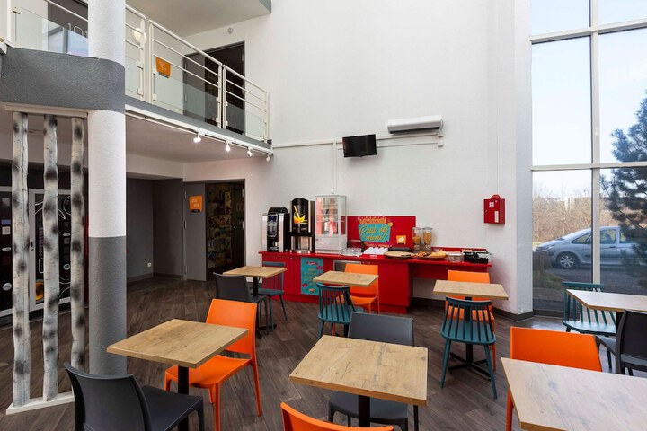restaurant cafeteria