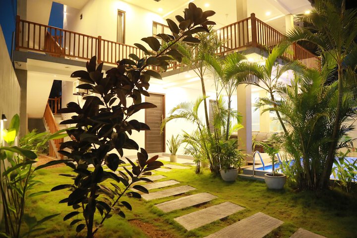 Hotel Exterior 35 of 41