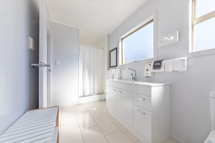 Room 9 of 16