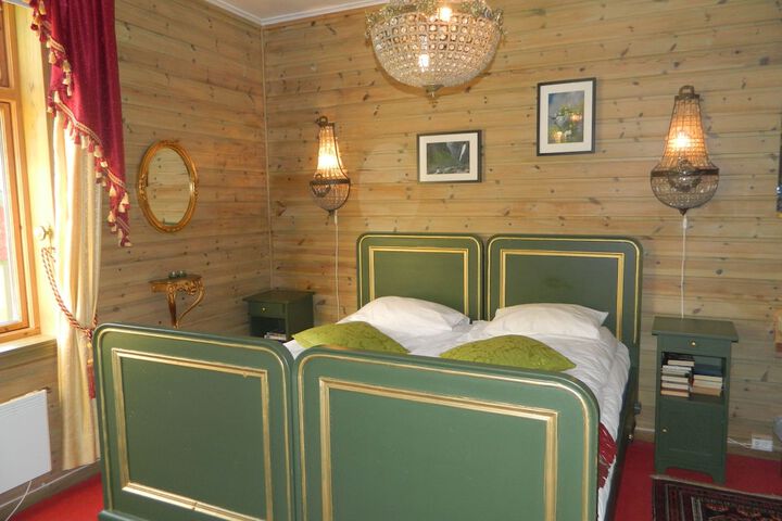 Room 5 of 38