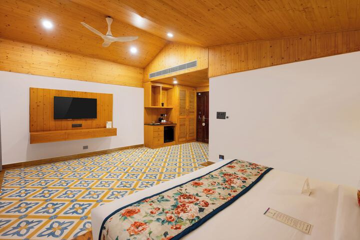 Room 35 of 83