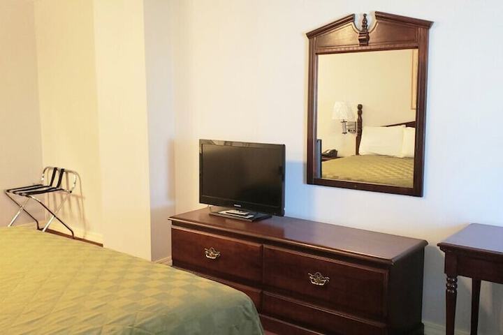 Basic Suite (2 of 4)