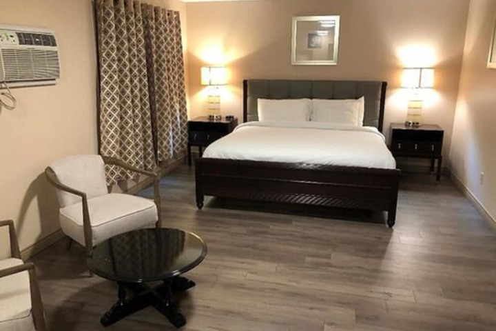 Room 10 of 44