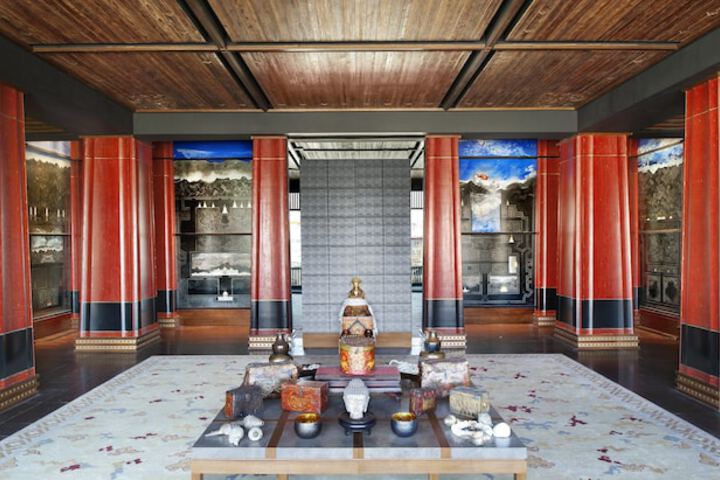 Entrance & Lobby