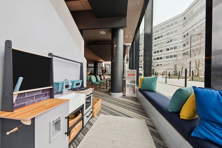 Entrance & Lobby