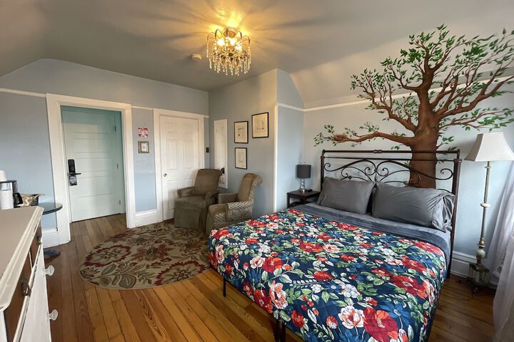 Room 28 of 90