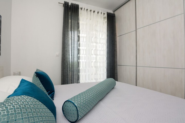 Room 8 of 61